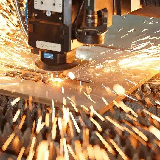 نتبع سياسة صارمة للرقابة على الجودة في كل مرحلة