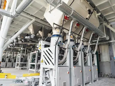 ماكينة تعبئة الأكياس مع صمام تحكم (بسرعة 180 إلى 220 كيس/ ساعة)