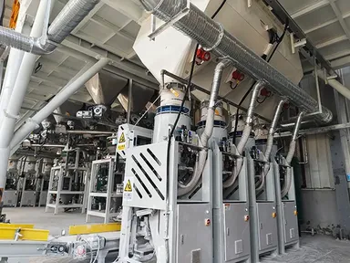 ماكينات تعبئة في أكياس مخصصة مع نظام لحام محكم